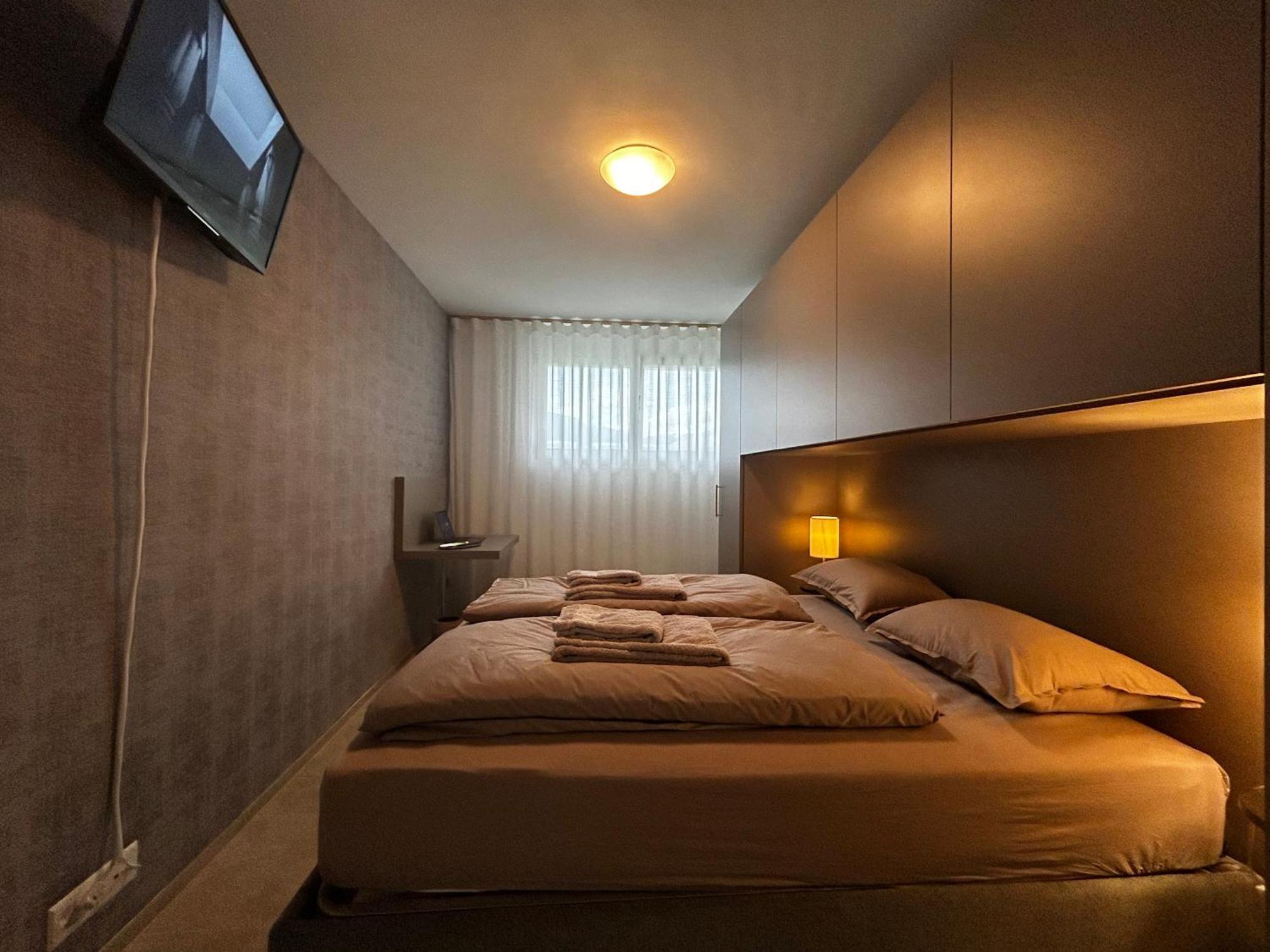 Family Apartment, Near The Beach Whit Private Park Locarno Eksteriør billede